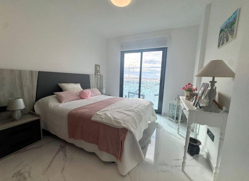 2 quarto Apartamento para venda em El Raso com piscina - 288 000 € (Ref: 9840609)
