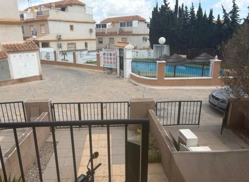 2 bedroom Townhouse for sale in Algorfa with pool - € 139,950 (Ref: 9840611)