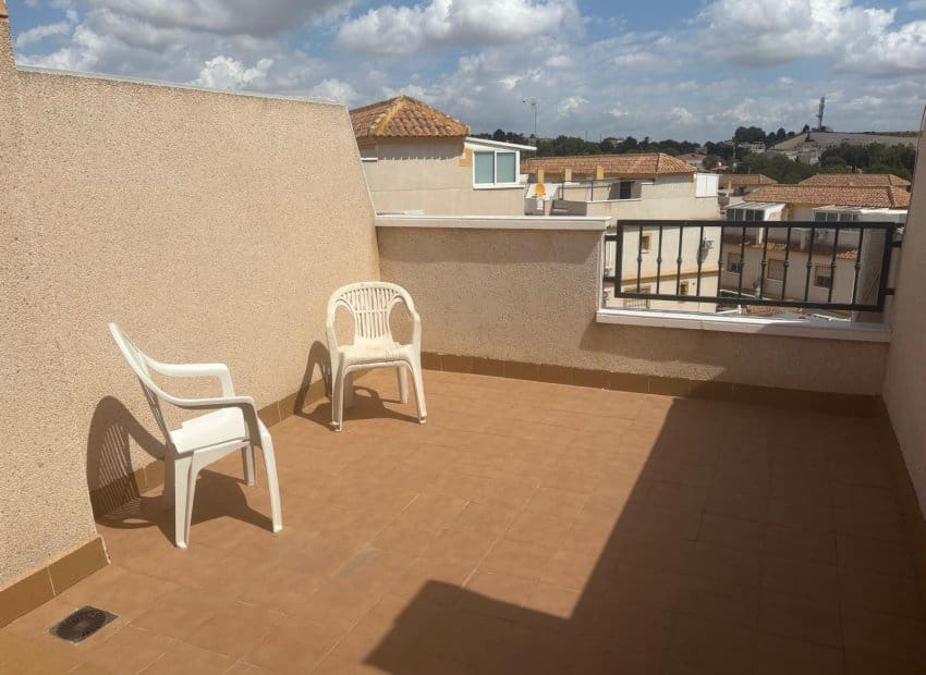 2 bedroom Townhouse for sale in Algorfa with pool - € 139,950 (Ref: 9840611)