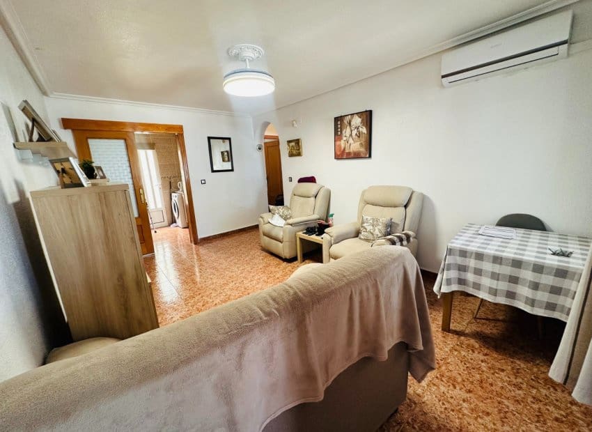 2 Zimmer Apartment zu verkaufen in Entre Naranjos mit Pool - 140.000 € (Ref: 9840617)