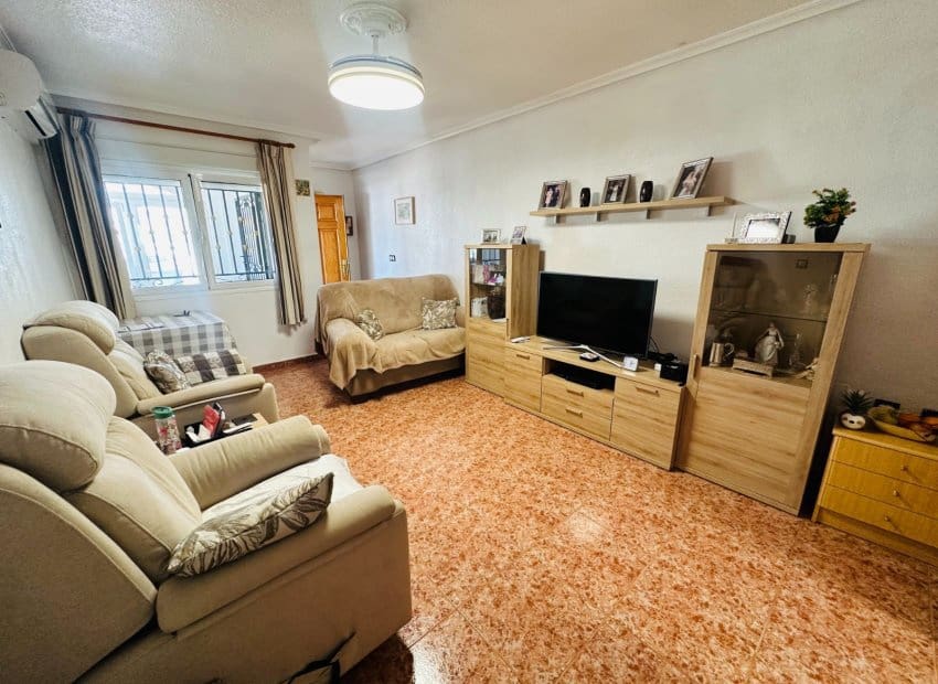 2 Zimmer Apartment zu verkaufen in Entre Naranjos mit Pool - 140.000 € (Ref: 9840617)