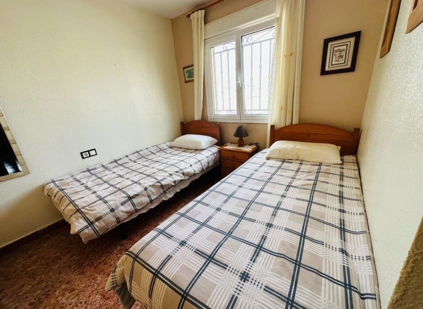 2 Zimmer Apartment zu verkaufen in Entre Naranjos mit Pool - 140.000 € (Ref: 9840617)