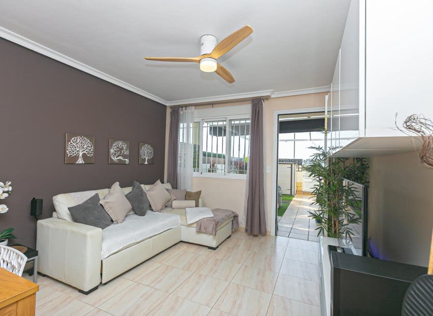 Casa de 2 habitaciones en Orihuela Costa en venta con piscina - 219.000 € (Ref: 9840619)