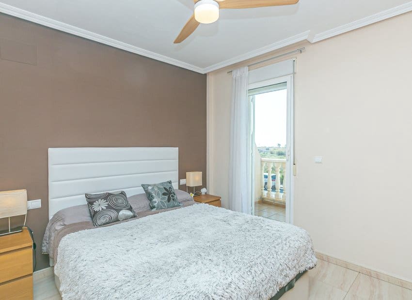 Casa de 2 habitaciones en Orihuela Costa en venta con piscina - 219.000 € (Ref: 9840619)