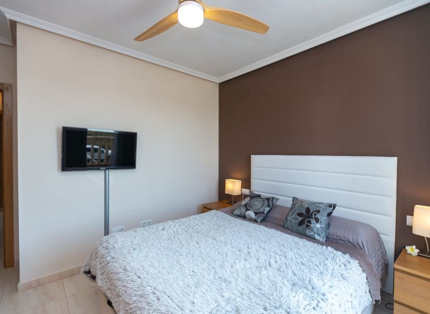 Casa de 2 habitaciones en Orihuela Costa en venta con piscina - 219.000 € (Ref: 9840619)