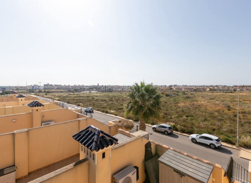 Casa de 2 habitaciones en Orihuela Costa en venta con piscina - 219.000 € (Ref: 9840619)