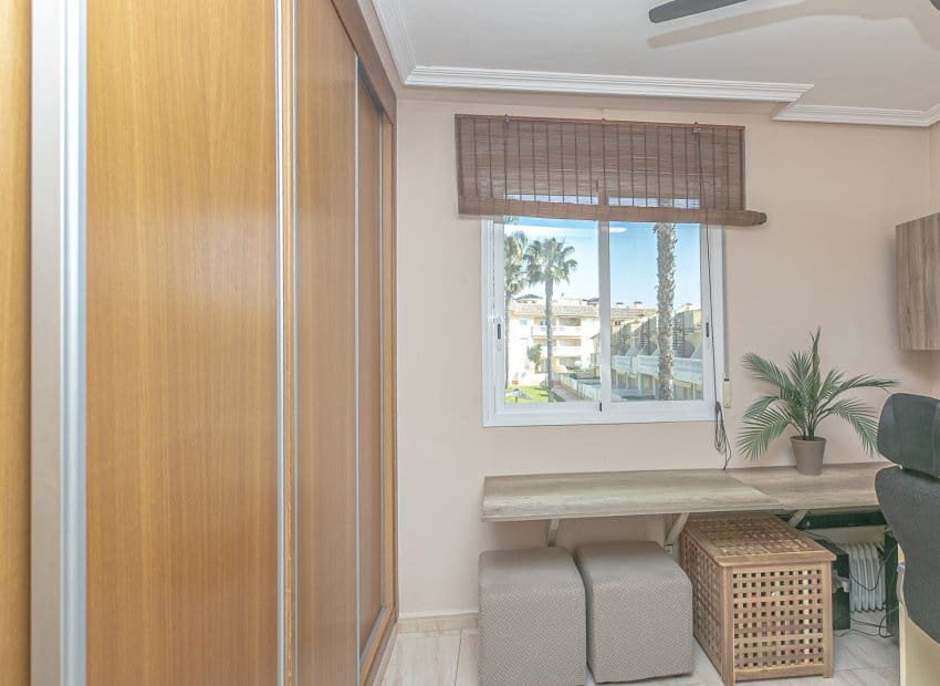 Casa de 2 habitaciones en Orihuela Costa en venta con piscina - 219.000 € (Ref: 9840619)