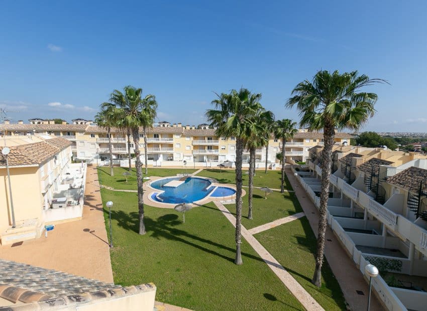 Casa de 2 habitaciones en Orihuela Costa en venta con piscina - 219.000 € (Ref: 9840619)