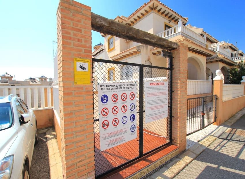 2 sovrum Hus till salu i Orihuela Costa - 235 000 € (Ref: 9840626)