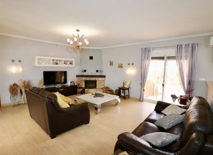 4 bedroom Villa for sale in Albatera with pool - € 540,000 (Ref: 9840628)