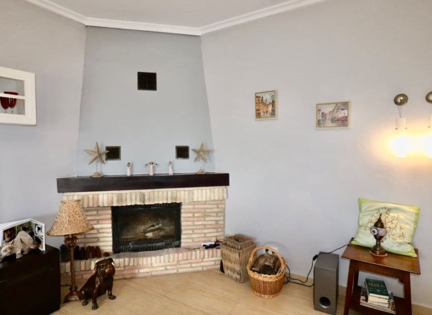 4 bedroom Villa for sale in Albatera with pool - € 540,000 (Ref: 9840628)