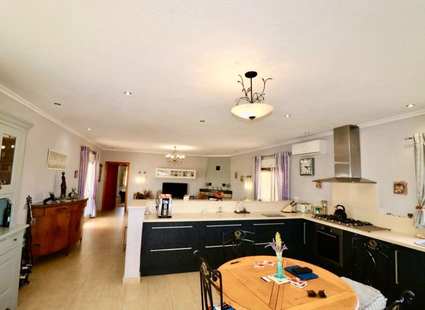 4 bedroom Villa for sale in Albatera with pool - € 540,000 (Ref: 9840628)