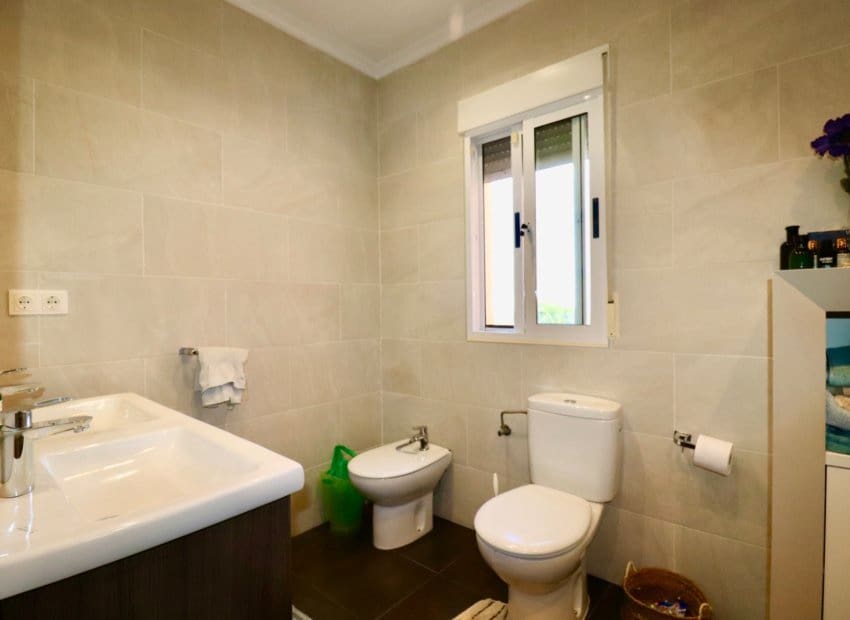 4 bedroom Villa for sale in Albatera with pool - € 540,000 (Ref: 9840628)