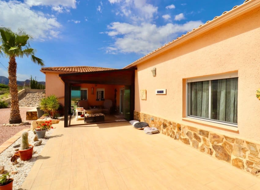 4 bedroom Villa for sale in Albatera with pool - € 540,000 (Ref: 9840628)