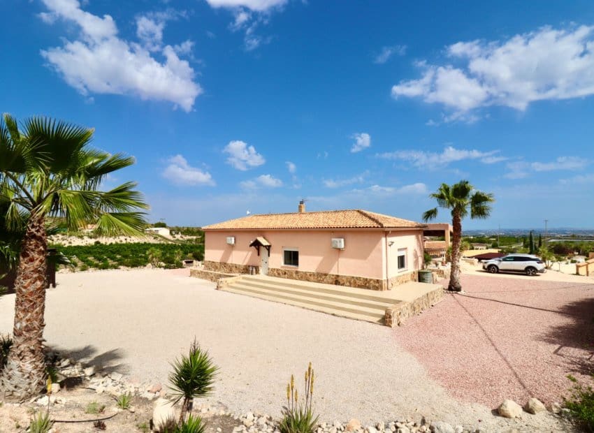 4 bedroom Villa for sale in Albatera with pool - € 540,000 (Ref: 9840628)