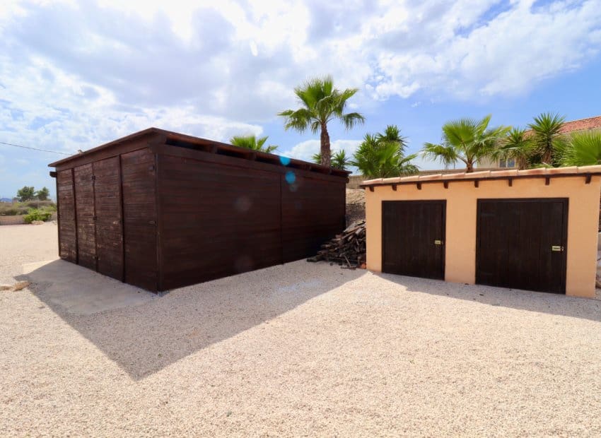 4 bedroom Villa for sale in Albatera with pool - € 540,000 (Ref: 9840628)