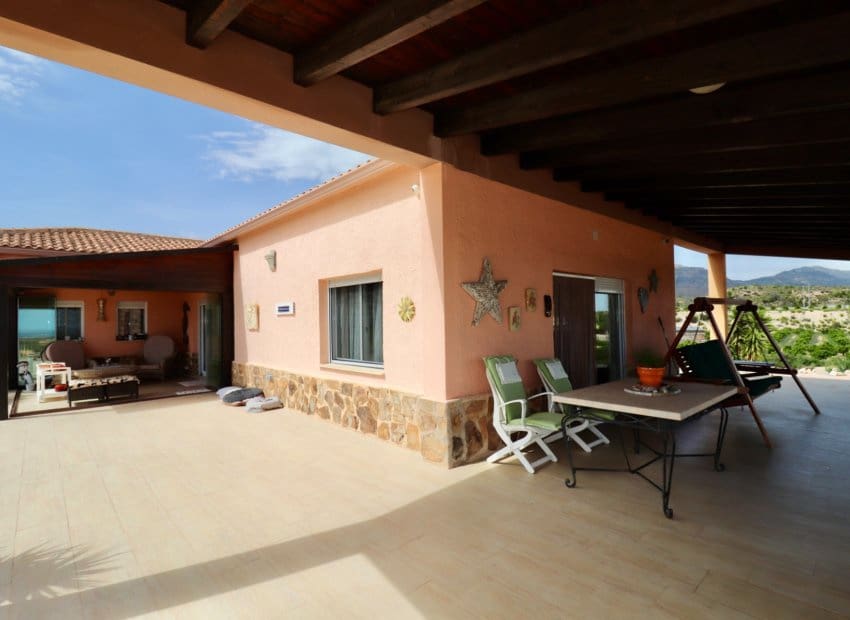 4 bedroom Villa for sale in Albatera with pool - € 540,000 (Ref: 9840628)
