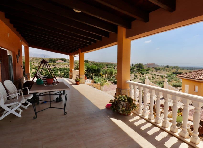4 bedroom Villa for sale in Albatera with pool - € 540,000 (Ref: 9840628)
