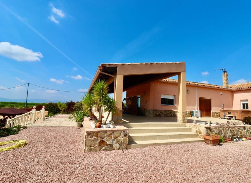 4 bedroom Villa for sale in Albatera with pool - € 540,000 (Ref: 9840628)