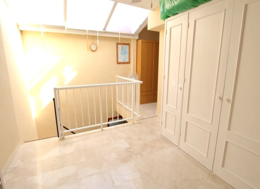 3 bedroom Villa for sale in Orihuela Costa with pool - € 395,000 (Ref: 9841060)