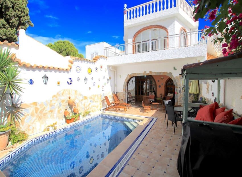3 bedroom Villa for sale in Orihuela Costa with pool - € 395,000 (Ref: 9841060)
