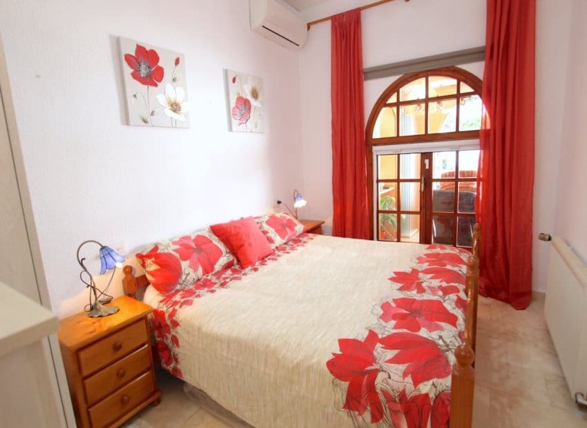 3 bedroom Villa for sale in Orihuela Costa with pool - € 395,000 (Ref: 9841060)