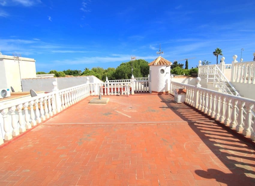 3 bedroom Villa for sale in Orihuela Costa with pool - € 395,000 (Ref: 9841060)