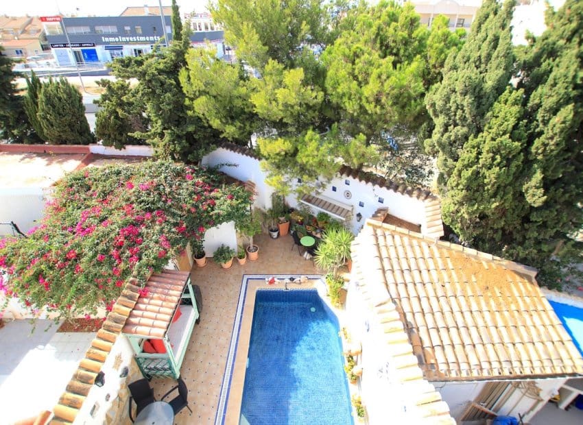 3 bedroom Villa for sale in Orihuela Costa with pool - € 395,000 (Ref: 9841060)