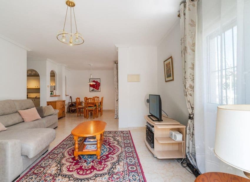 Chalet de 2 habitaciones en Orihuela Costa en venta con piscina - 264.000 € (Ref: 9841063)