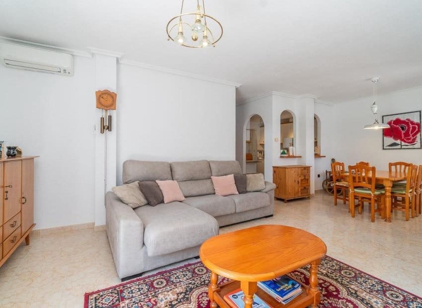 Chalet de 2 habitaciones en Orihuela Costa en venta con piscina - 264.000 € (Ref: 9841063)