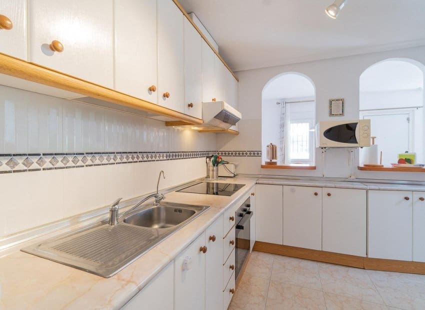 Chalet de 2 habitaciones en Orihuela Costa en venta con piscina - 264.000 € (Ref: 9841063)