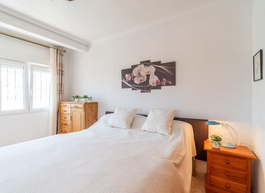 Chalet de 2 habitaciones en Orihuela Costa en venta con piscina - 264.000 € (Ref: 9841063)