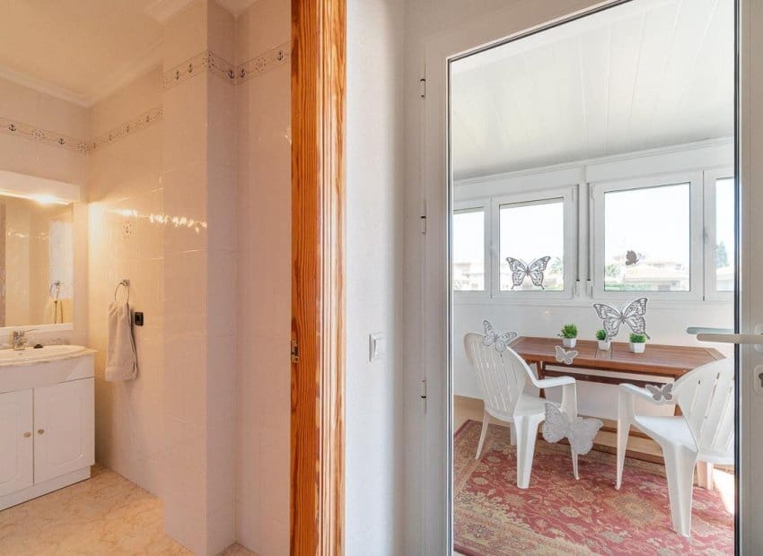 Chalet de 2 habitaciones en Orihuela Costa en venta con piscina - 264.000 € (Ref: 9841063)
