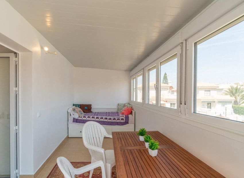 Chalet de 2 habitaciones en Orihuela Costa en venta con piscina - 264.000 € (Ref: 9841063)