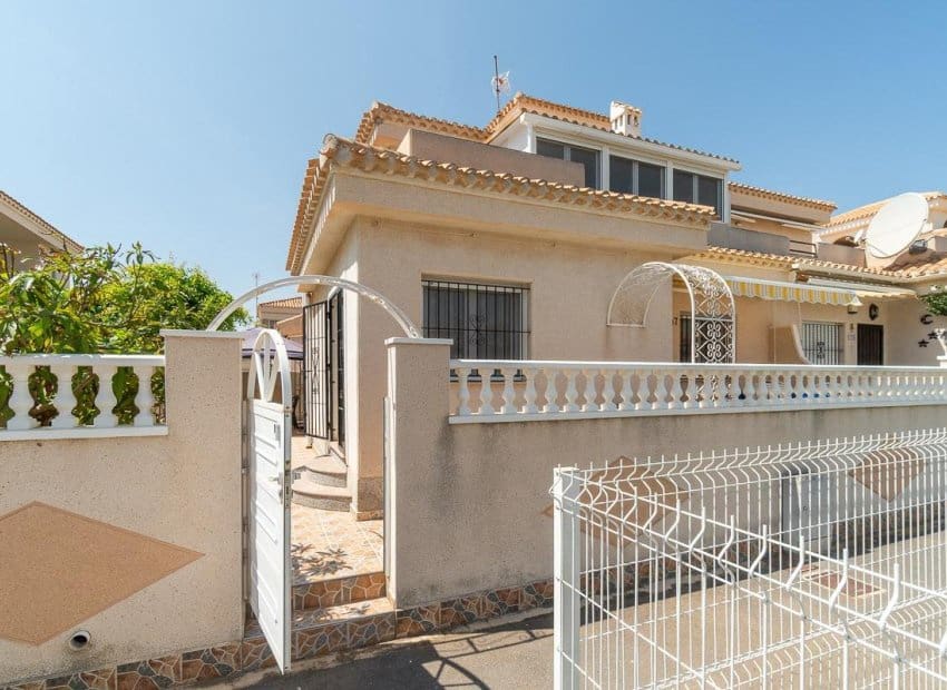 Chalet de 2 habitaciones en Orihuela Costa en venta con piscina - 264.000 € (Ref: 9841063)