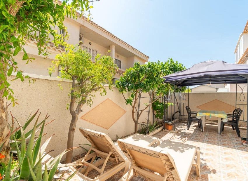 Chalet de 2 habitaciones en Orihuela Costa en venta con piscina - 264.000 € (Ref: 9841063)