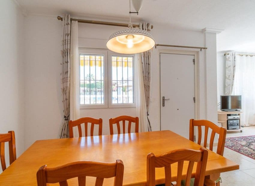Chalet de 2 habitaciones en Orihuela Costa en venta con piscina - 264.000 € (Ref: 9841063)