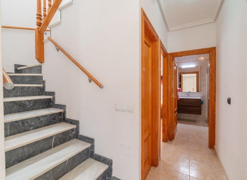 Chalet de 2 habitaciones en Orihuela Costa en venta con piscina - 264.000 € (Ref: 9841063)