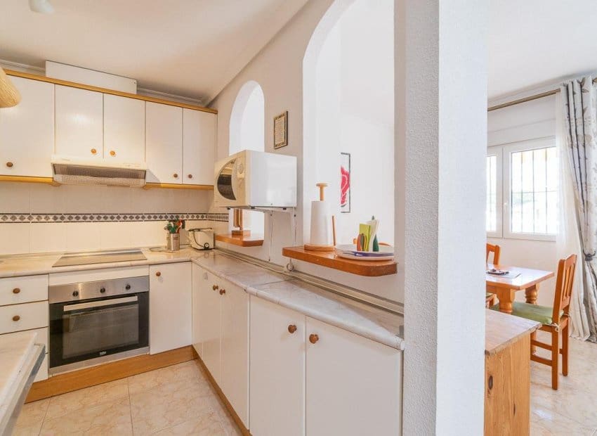 Chalet de 2 habitaciones en Orihuela Costa en venta con piscina - 264.000 € (Ref: 9841063)