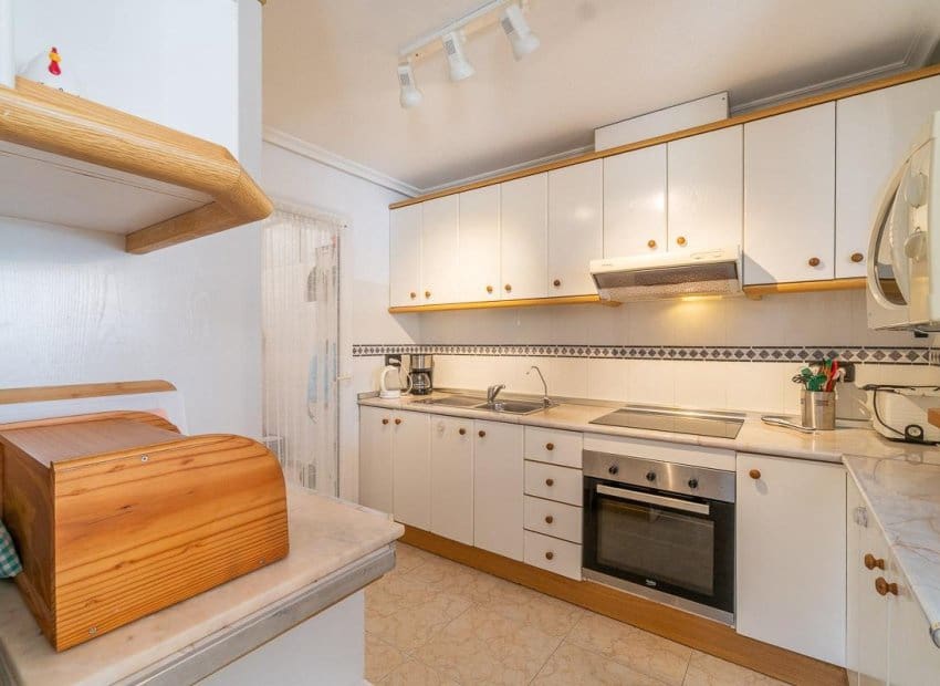Chalet de 2 habitaciones en Orihuela Costa en venta con piscina - 264.000 € (Ref: 9841063)