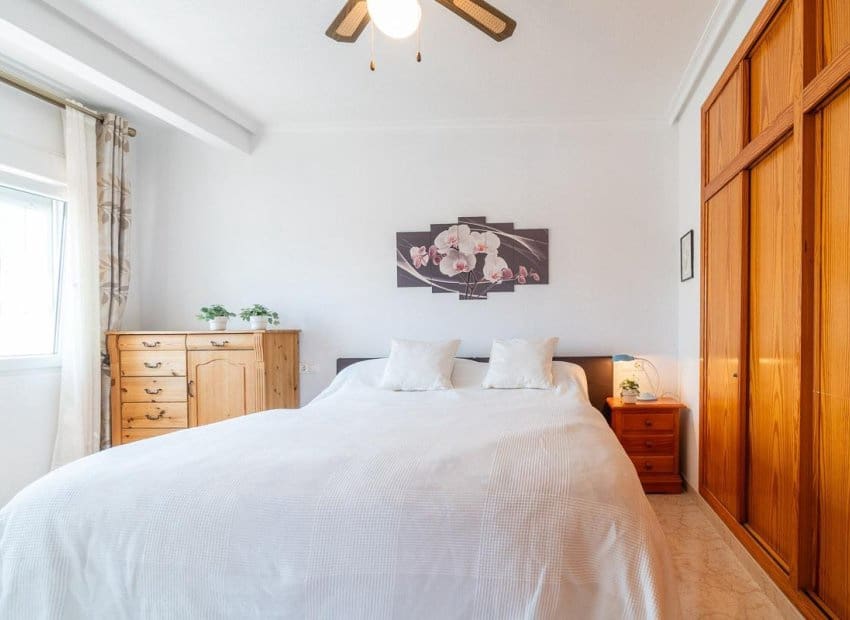Chalet de 2 habitaciones en Orihuela Costa en venta con piscina - 264.000 € (Ref: 9841063)