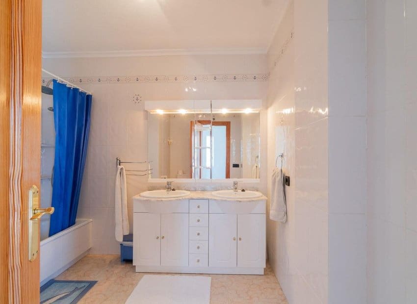 Chalet de 2 habitaciones en Orihuela Costa en venta con piscina - 264.000 € (Ref: 9841063)