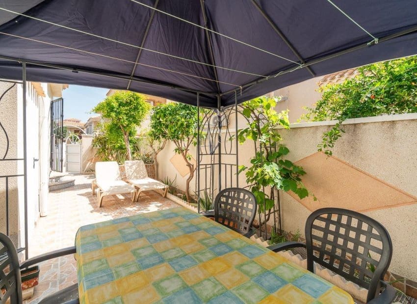Chalet de 2 habitaciones en Orihuela Costa en venta con piscina - 264.000 € (Ref: 9841063)