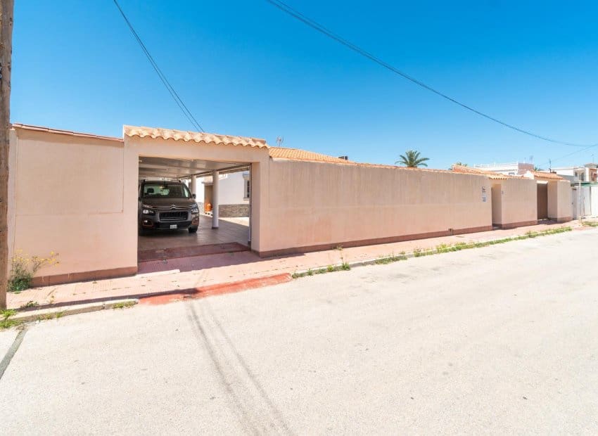 4 soveværelse Villa til salg i Torrevieja med swimmingpool - € 549.000 (Ref: 9841064)