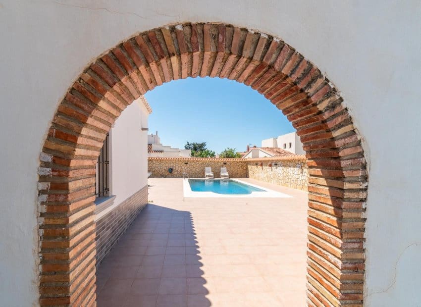 4 soveværelse Villa til salg i Torrevieja med swimmingpool - € 549.000 (Ref: 9841064)