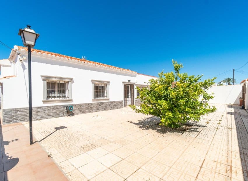 4 soveværelse Villa til salg i Torrevieja med swimmingpool - € 549.000 (Ref: 9841064)