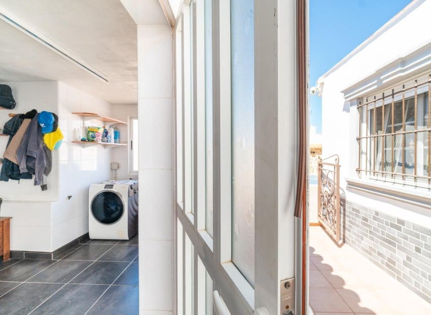 4 soveværelse Villa til salg i Torrevieja med swimmingpool - € 549.000 (Ref: 9841064)