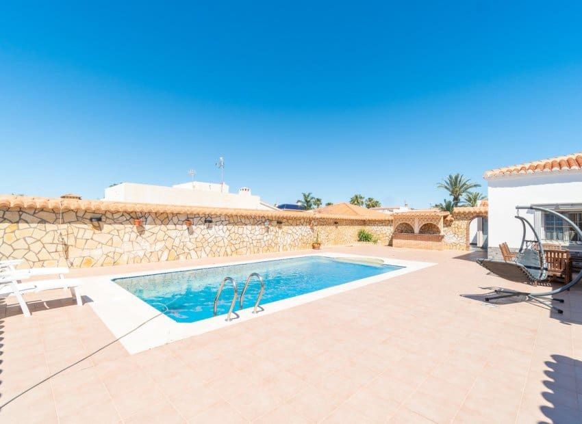 4 soveværelse Villa til salg i Torrevieja med swimmingpool - € 549.000 (Ref: 9841064)