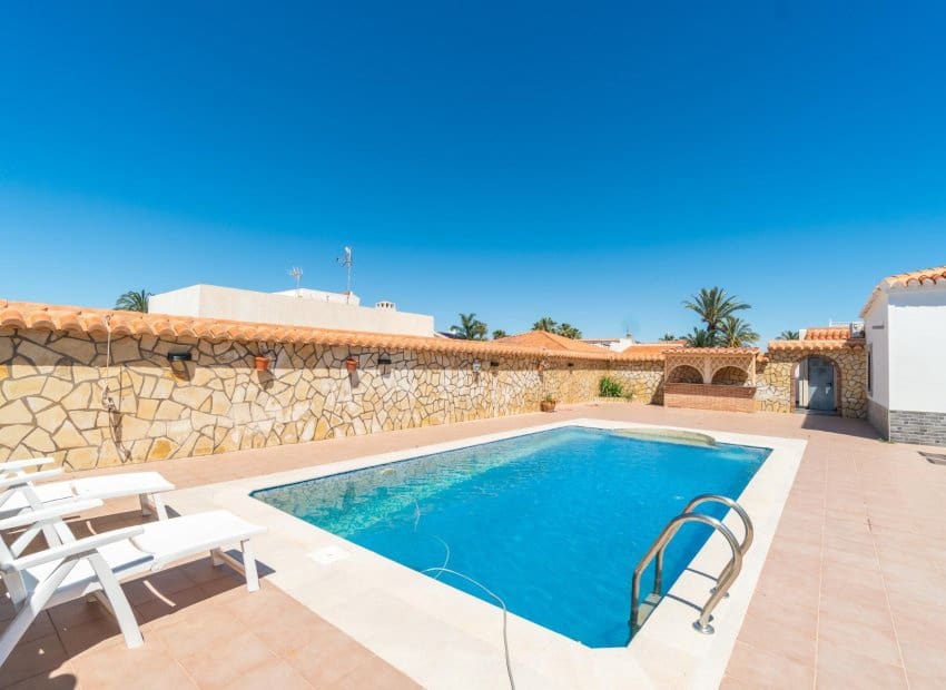 4 soveværelse Villa til salg i Torrevieja med swimmingpool - € 549.000 (Ref: 9841064)