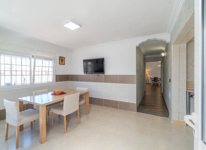 4 soveværelse Villa til salg i Torrevieja med swimmingpool - € 549.000 (Ref: 9841064)